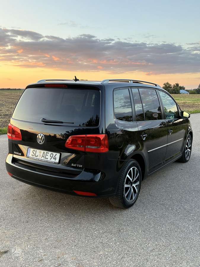 Volkswagen Touran 2011 — photo 16