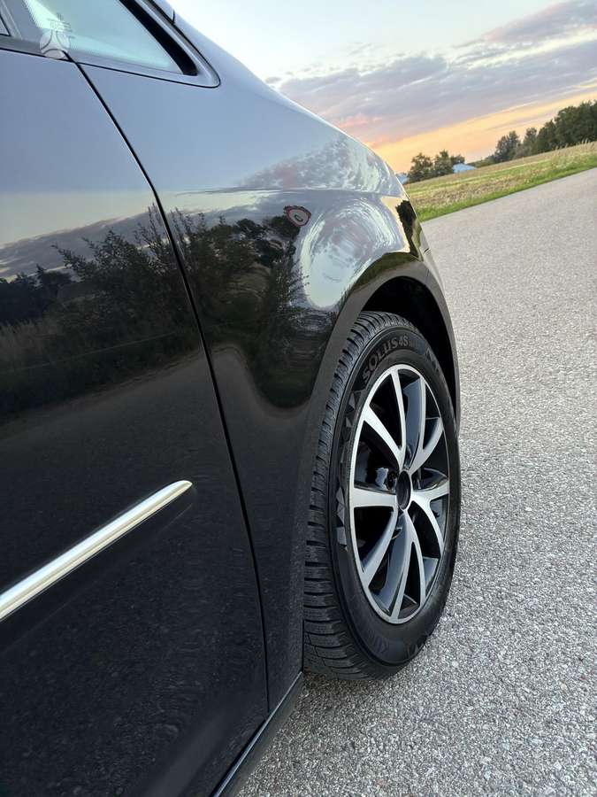 Volkswagen Touran 2011 — photo 18