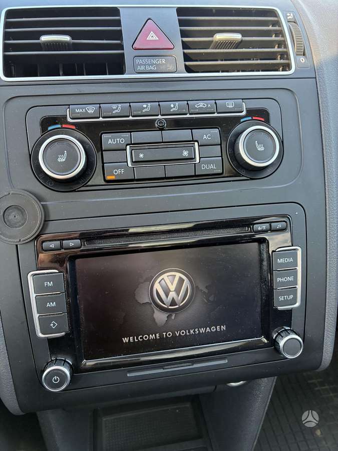 Volkswagen Touran 2011 — photo 19