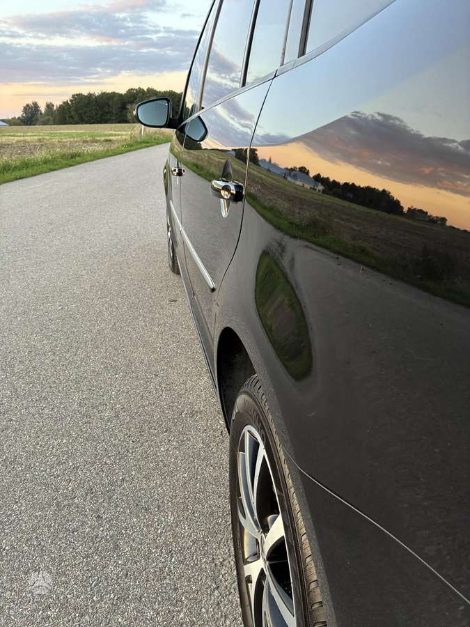 Volkswagen Touran 2011 — photo 19