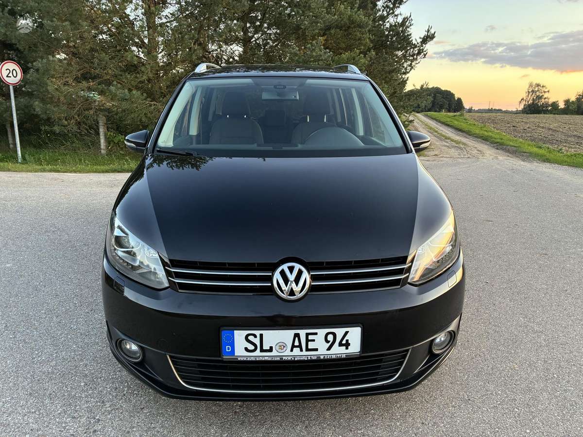 Volkswagen Touran 2011 — rear view