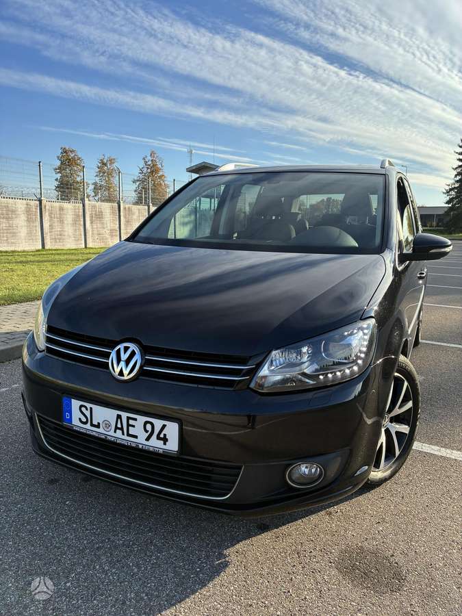 Volkswagen Touran 2011 — rear view