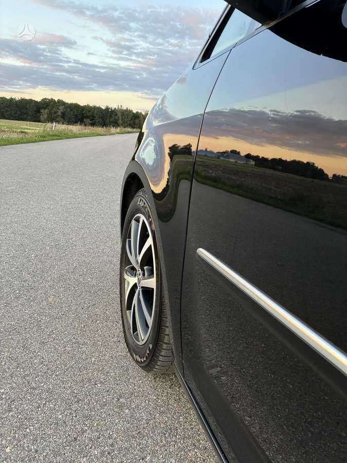 Volkswagen Touran 2011 — photo 20