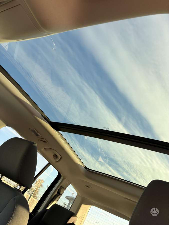 Volkswagen Touran 2011 — photo 21