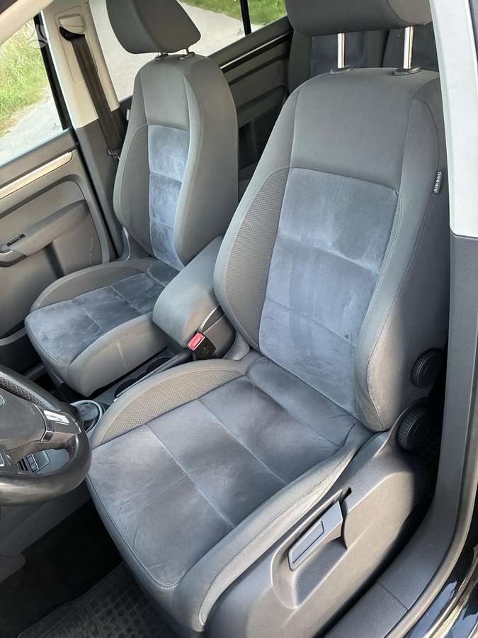 Volkswagen Touran 2011 — photo 27