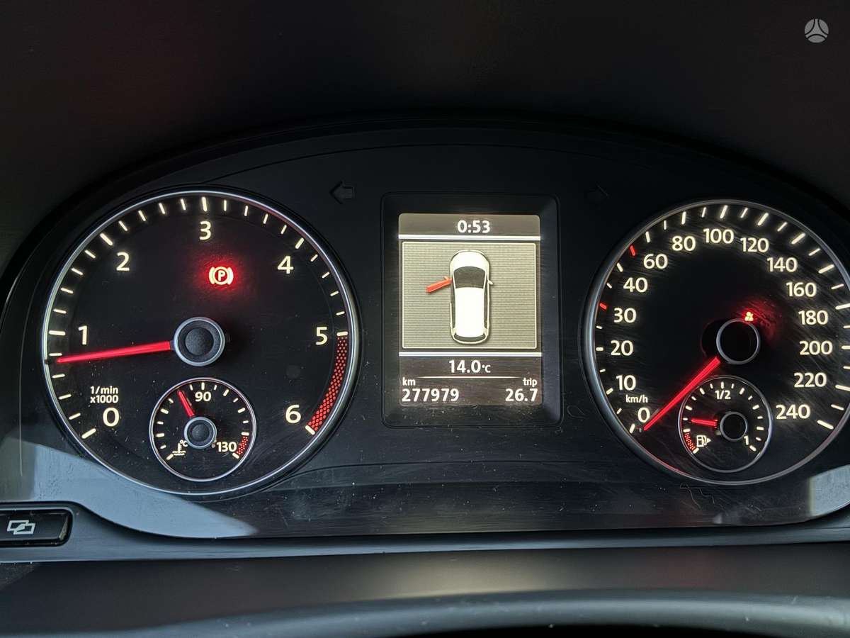 Volkswagen Touran 2011 — photo 29