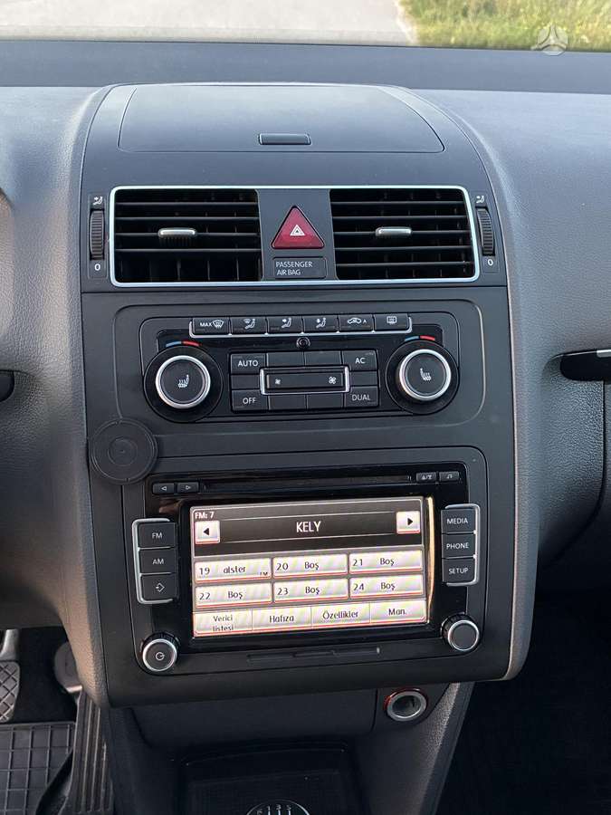 Volkswagen Touran 2011 — photo 29