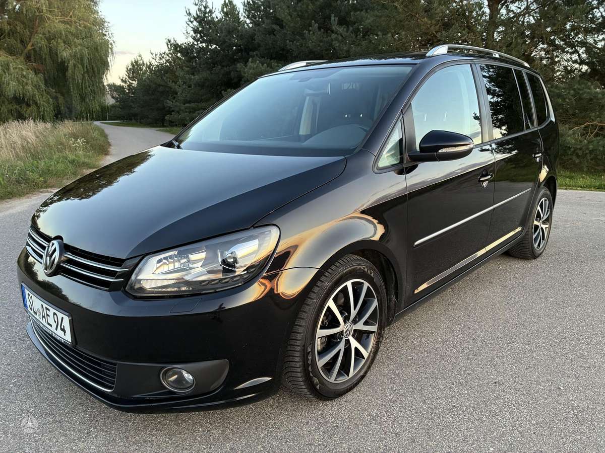 Volkswagen Touran 2011 — interior