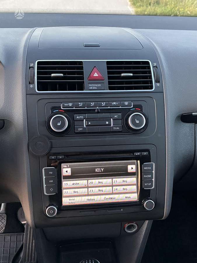 Volkswagen Touran 2011 — photo 30
