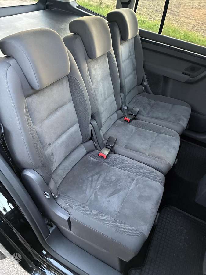 Volkswagen Touran 2011 — photo 36