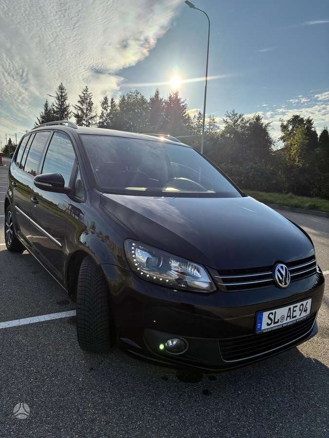 Volkswagen Touran 2011 — engine 1968 cm³, 140 HP (103kW)