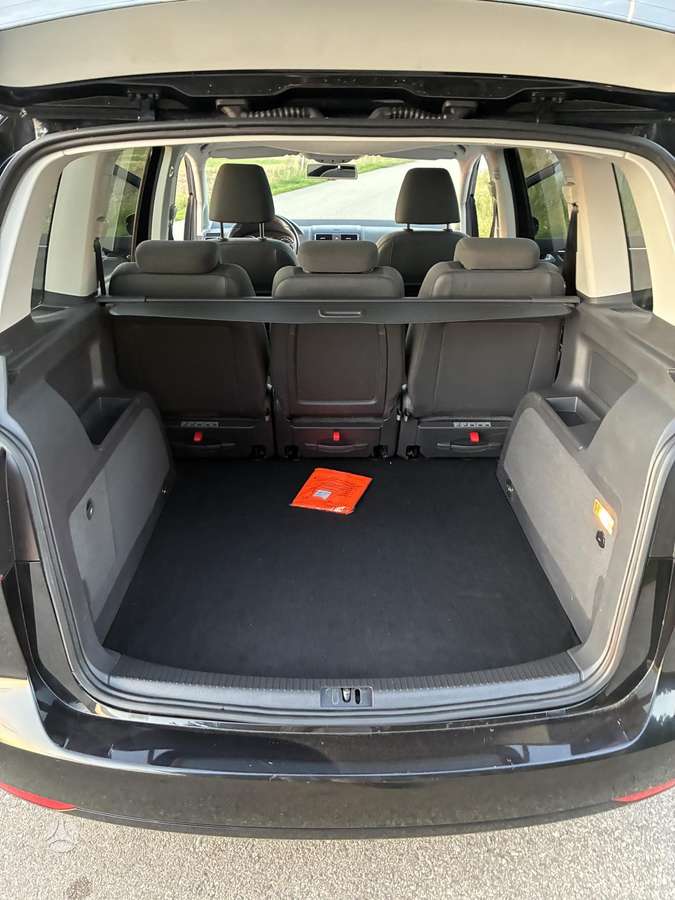Volkswagen Touran 2011 — photo 42