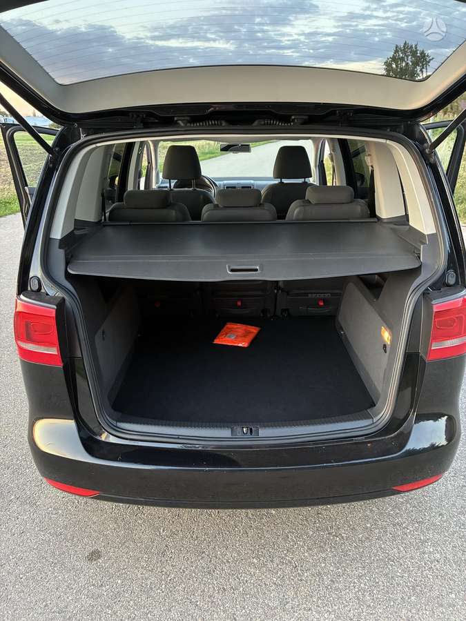 Volkswagen Touran 2011 — photo 43