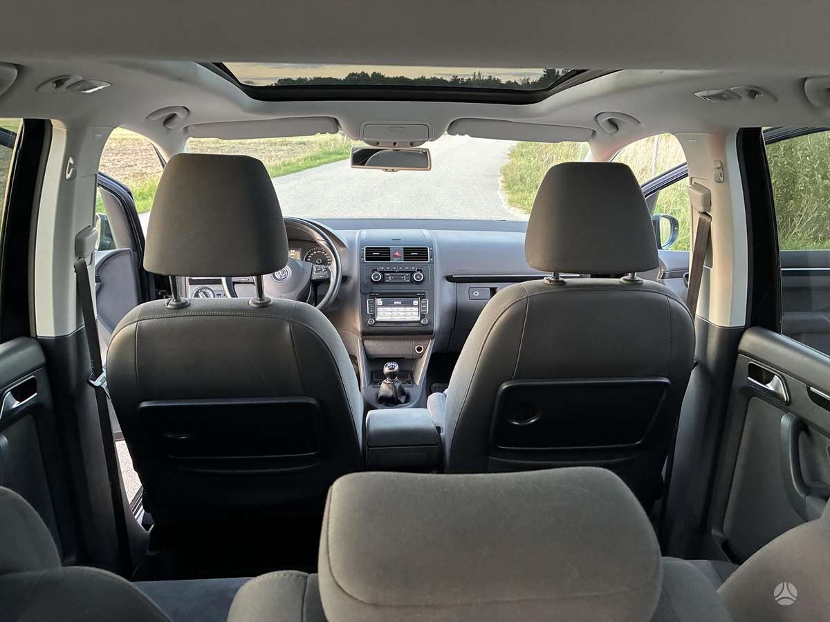 Volkswagen Touran 2011 — photo 45