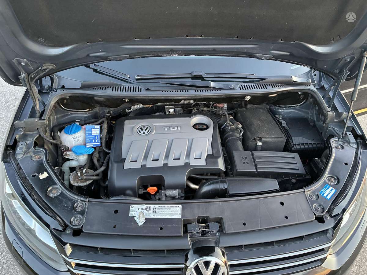 Volkswagen Touran 2011 — photo 46
