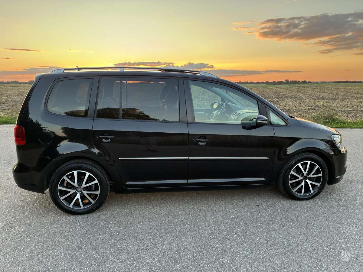 Volkswagen Touran 2011 — photo 8