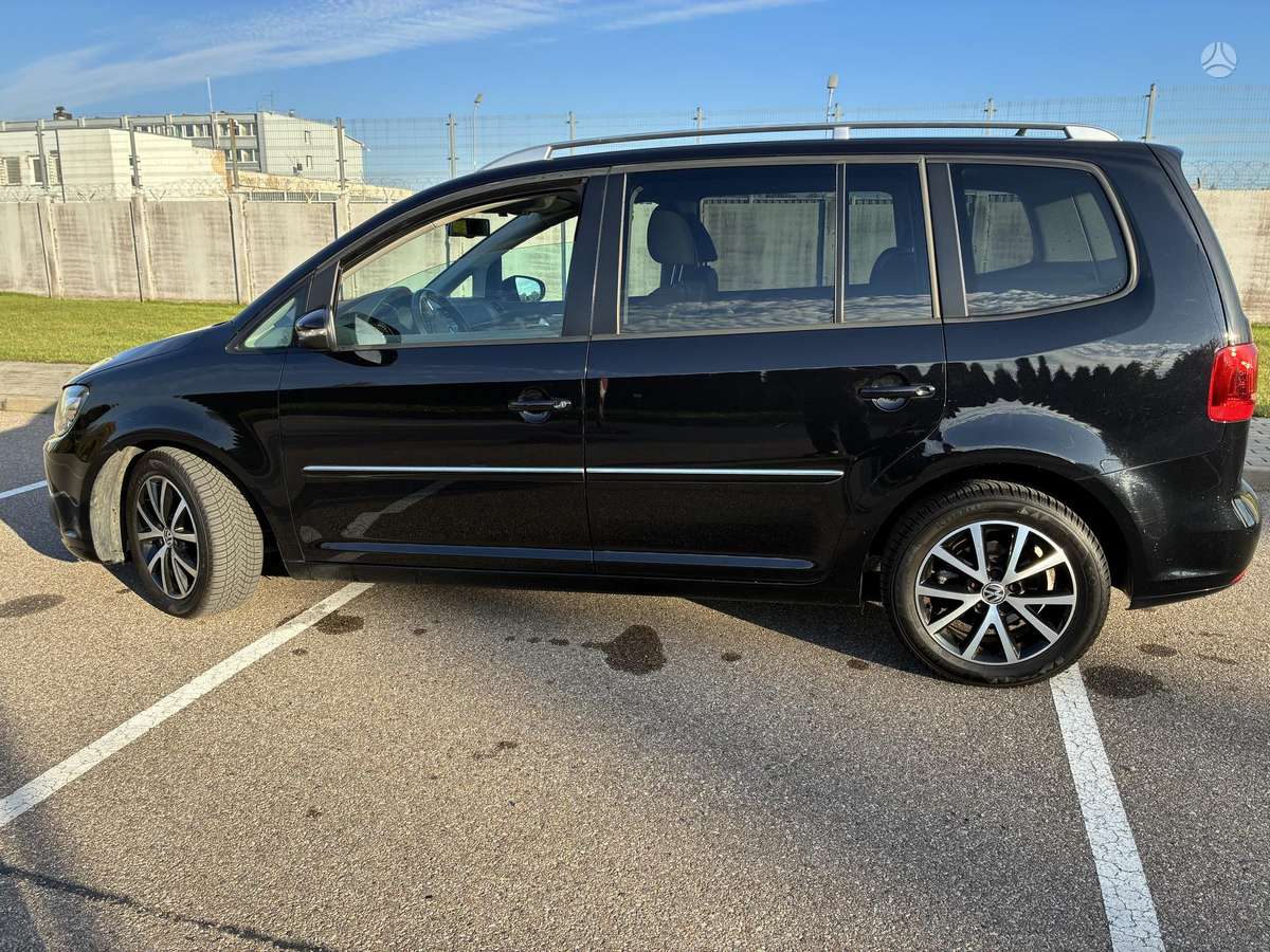 Volkswagen Touran 2011 — photo 9
