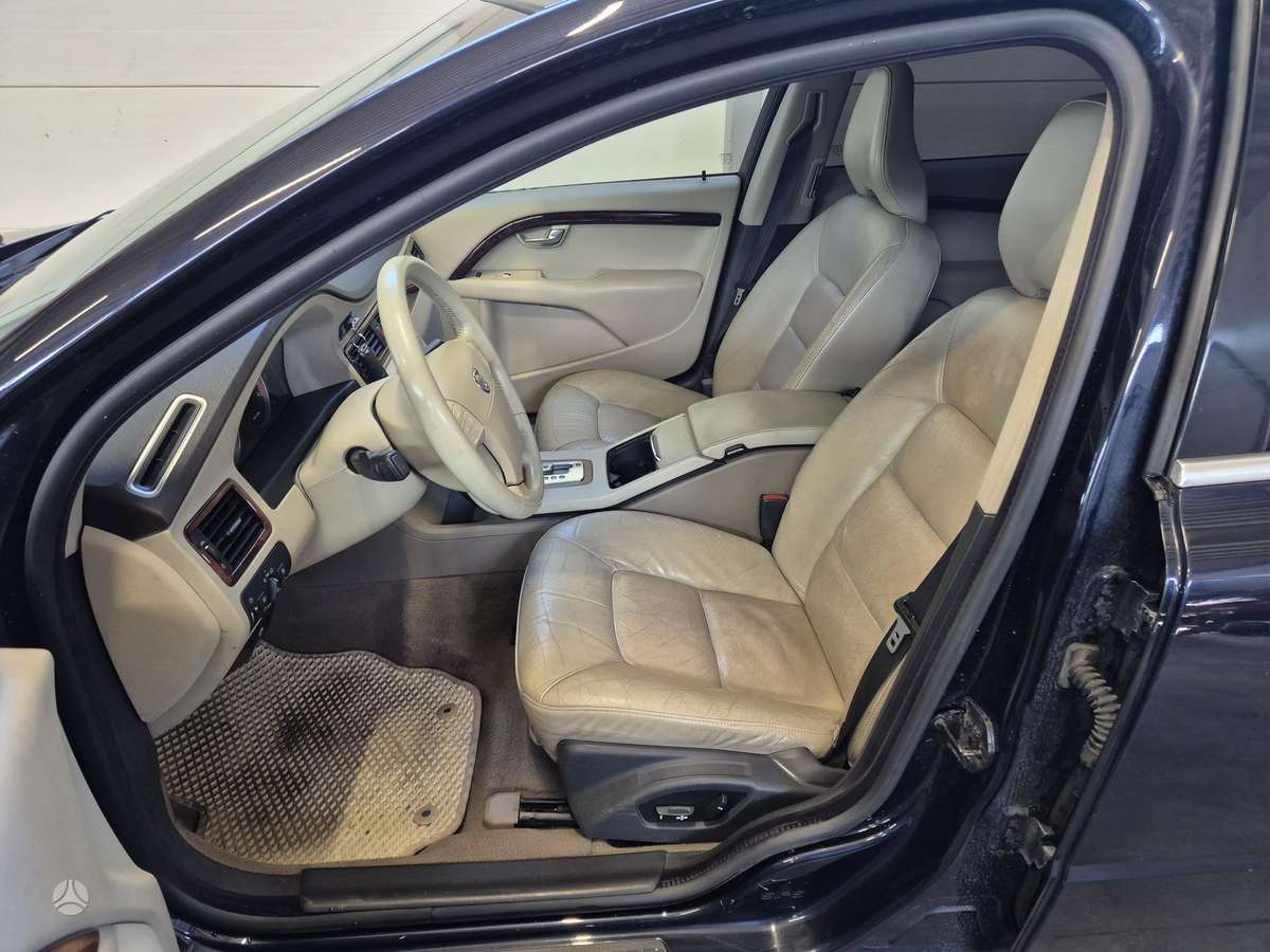 Volvo V70 2009 — photo 10