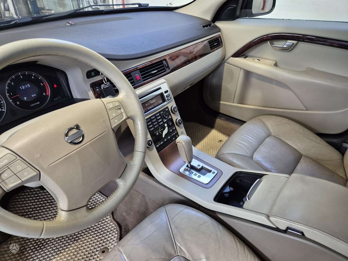 Volvo V70 2009 — photo 11