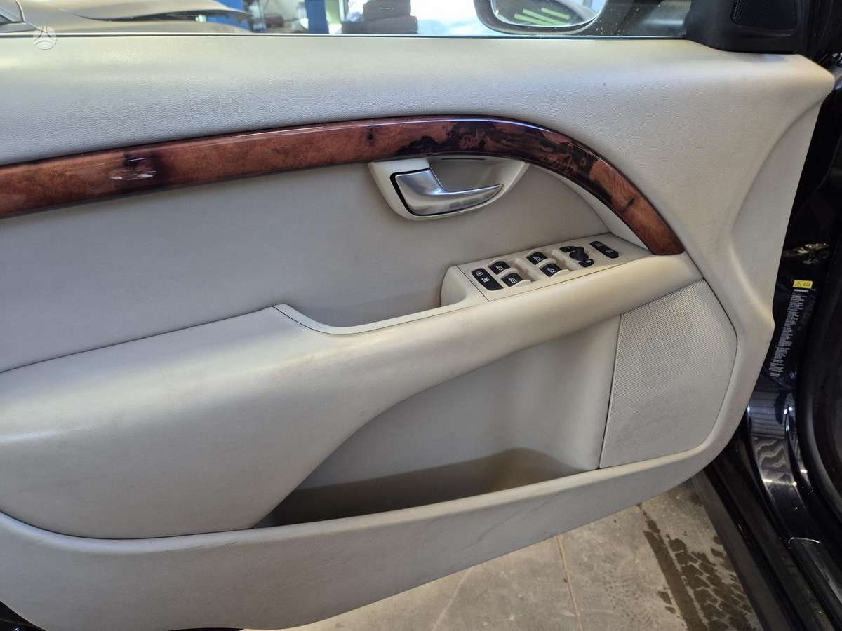 Volvo V70 2009 — photo 12