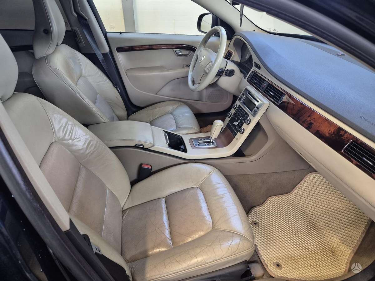 Volvo V70 2009 — photo 13