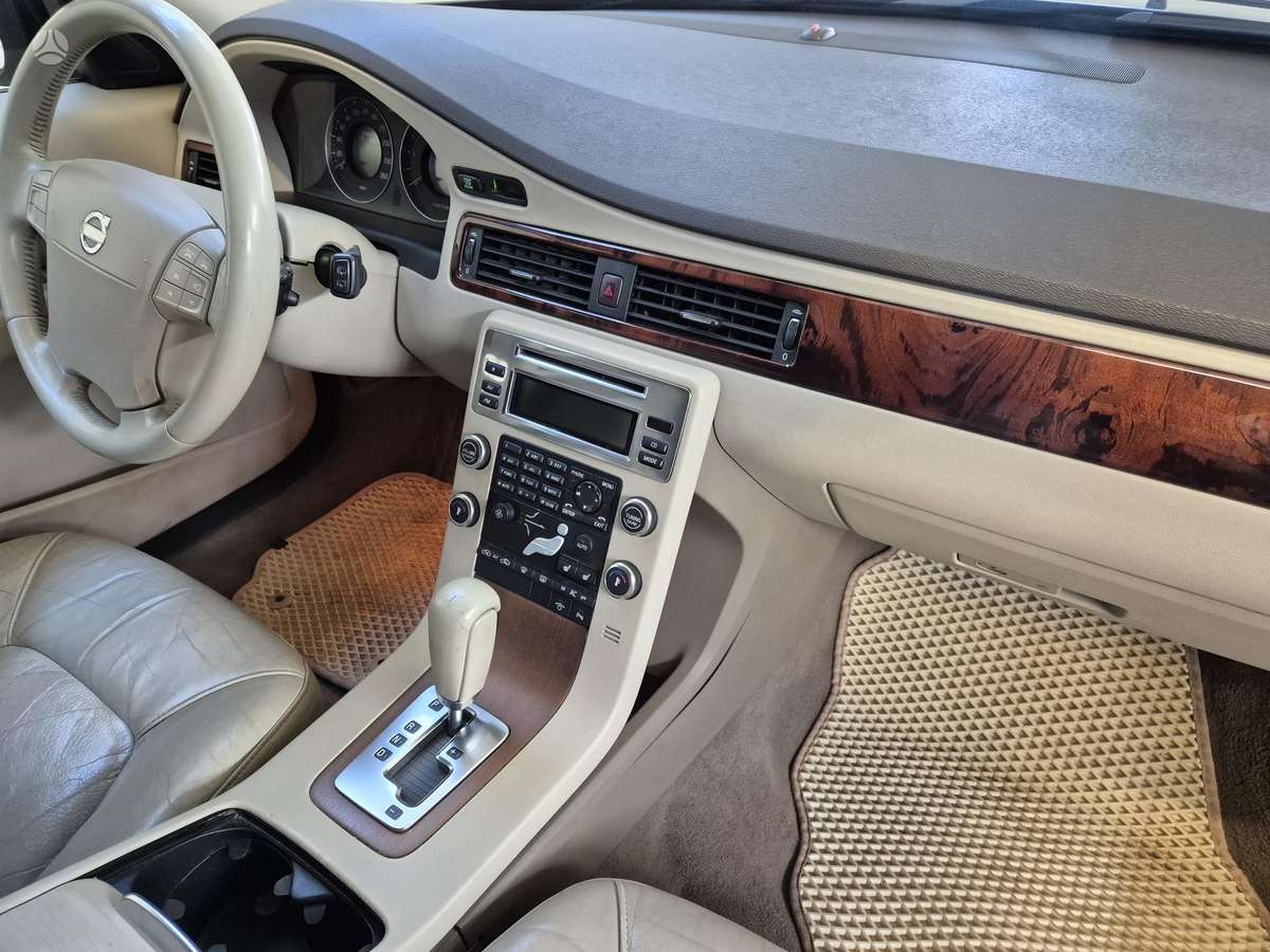 Volvo V70 2009 — photo 14
