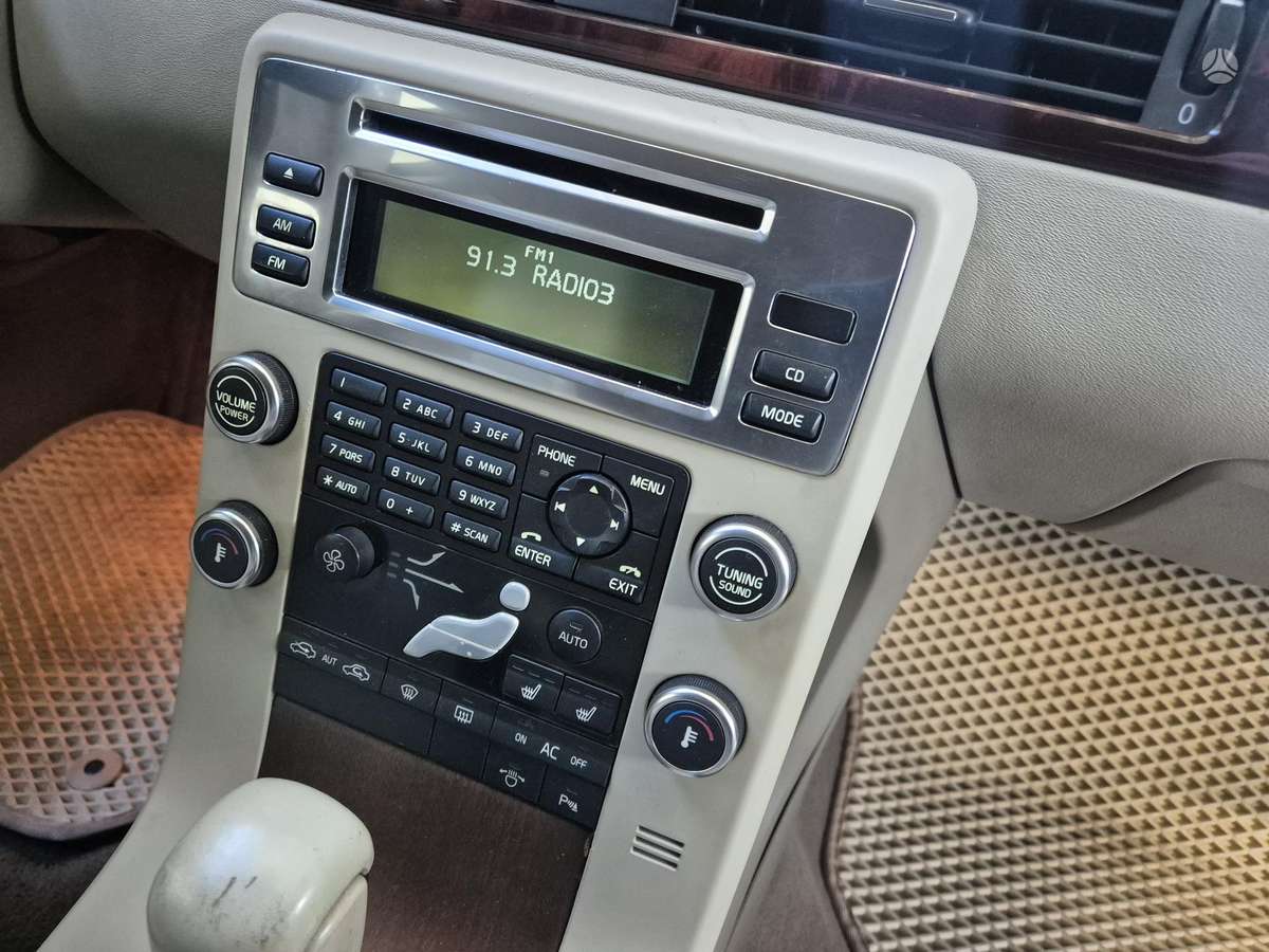 Volvo V70 2009 — photo 17
