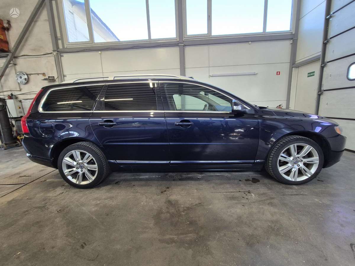Volvo V70 2009 — photo 7