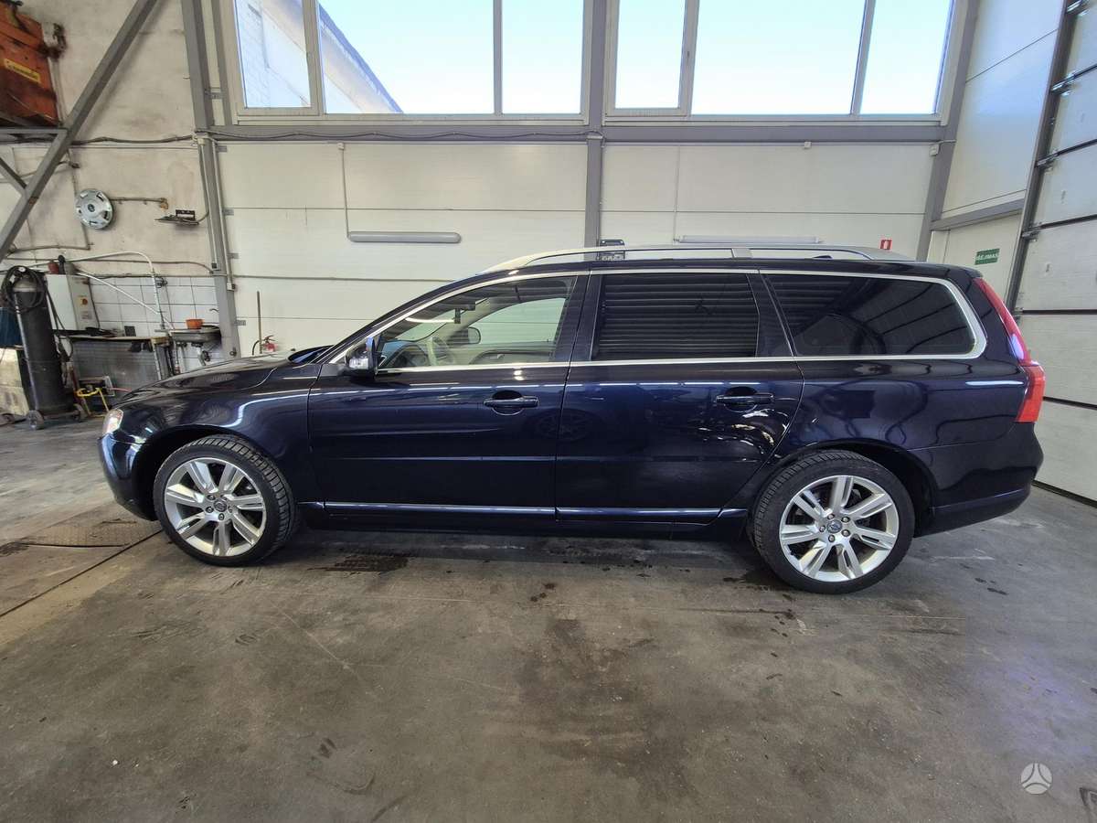 Volvo V70 2009 — photo 8