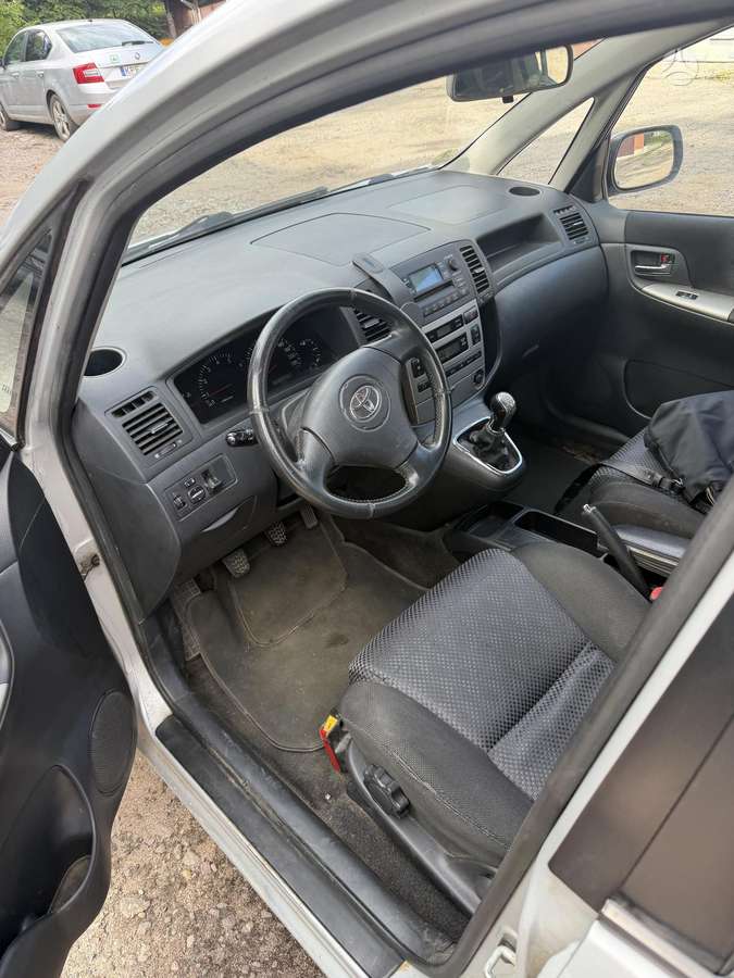 Toyota Corolla 2004 — photo 11