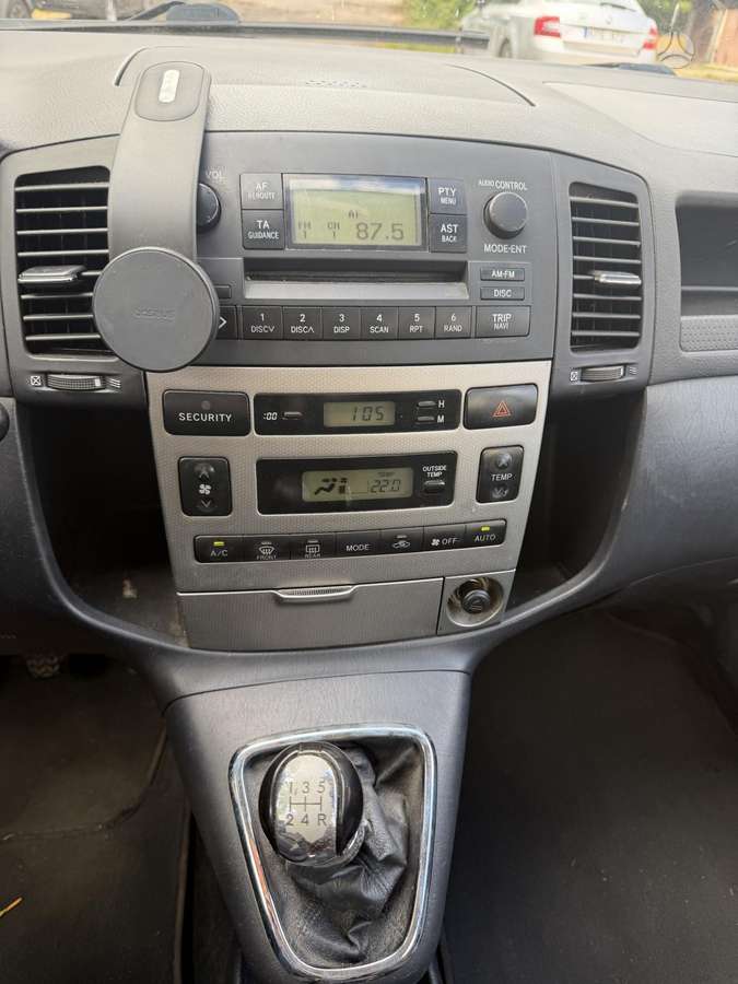 Toyota Corolla 2004 — photo 12