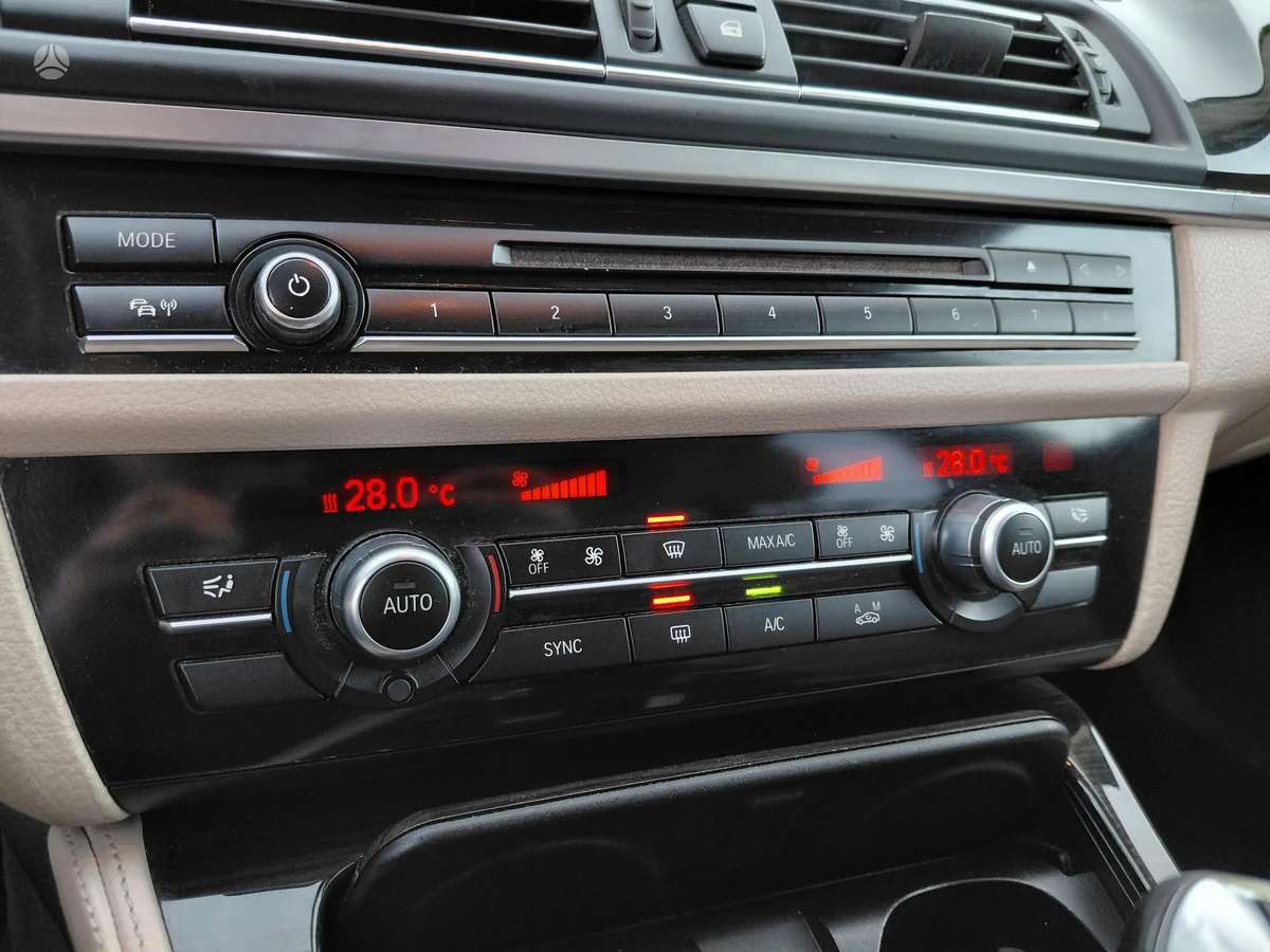 BMW 530 2013 — photo 14