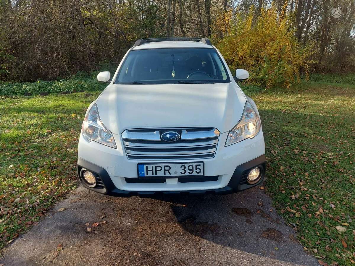 Subaru Outback 2013 — rear view