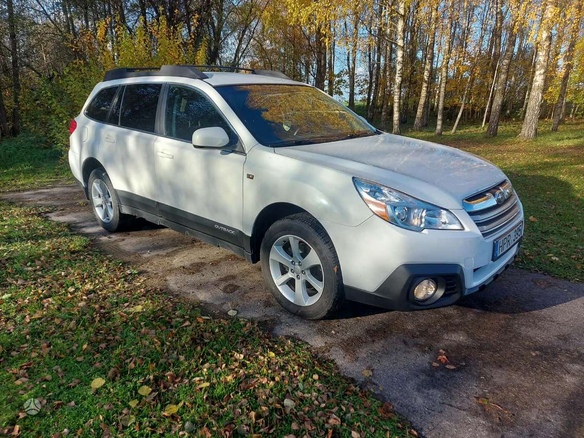 Subaru Outback 2013 — interior