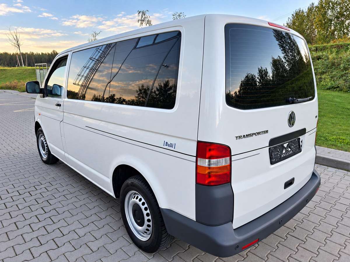 Volkswagen Transporter 2005 — rear view