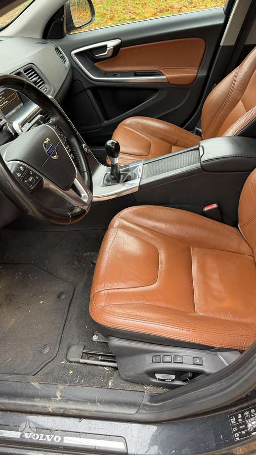 Volvo V60 2012 — photo 10