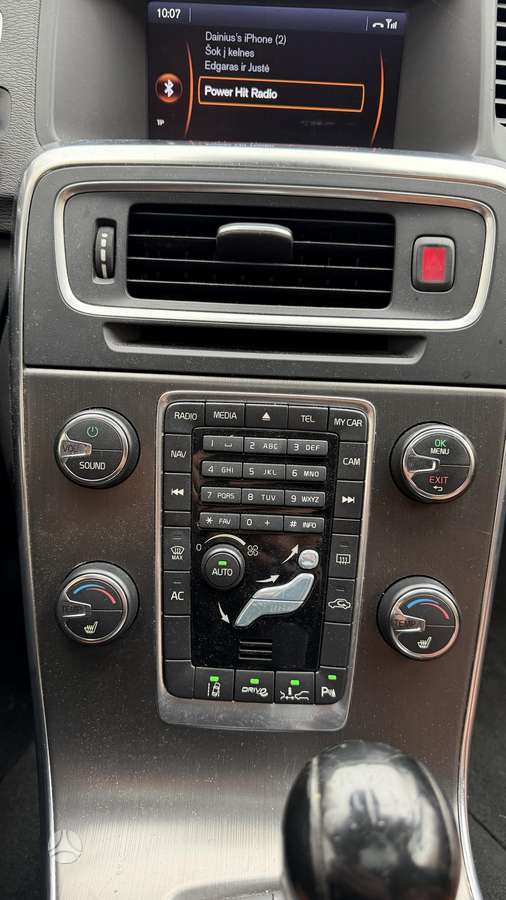 Volvo V60 2012 — photo 16