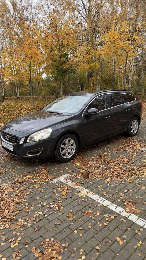 Volvo V60 2012 — rear view