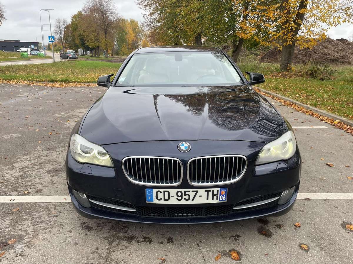 BMW 525 2012 — вигляд ззаду