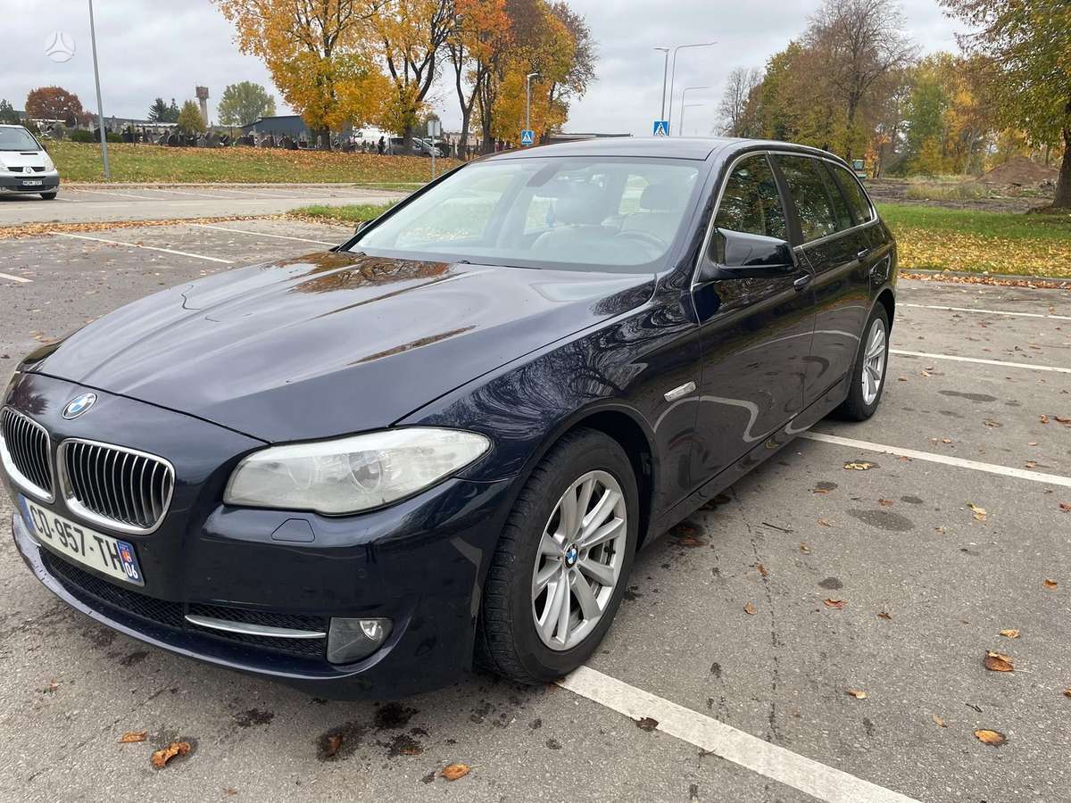 BMW 525 2012 — салон