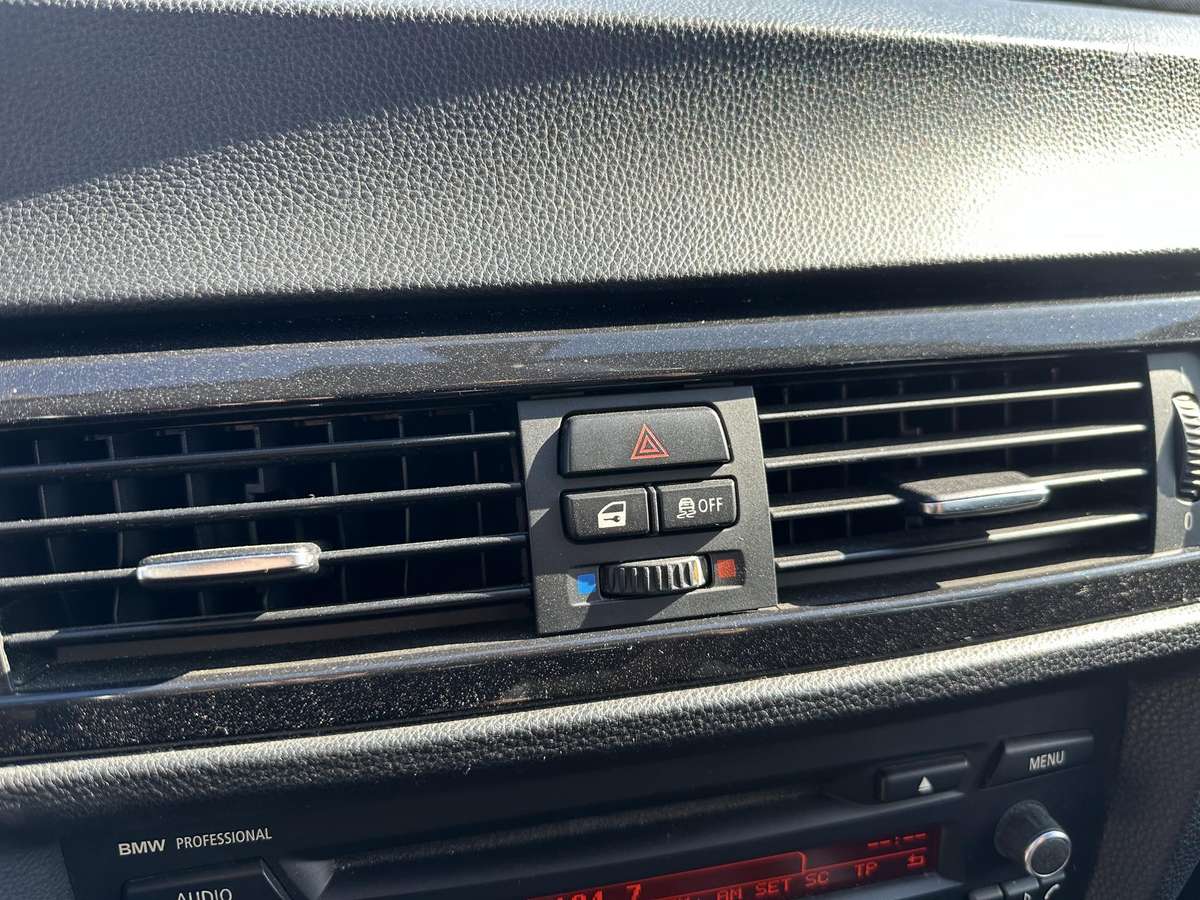 BMW 318 2011 — photo 23