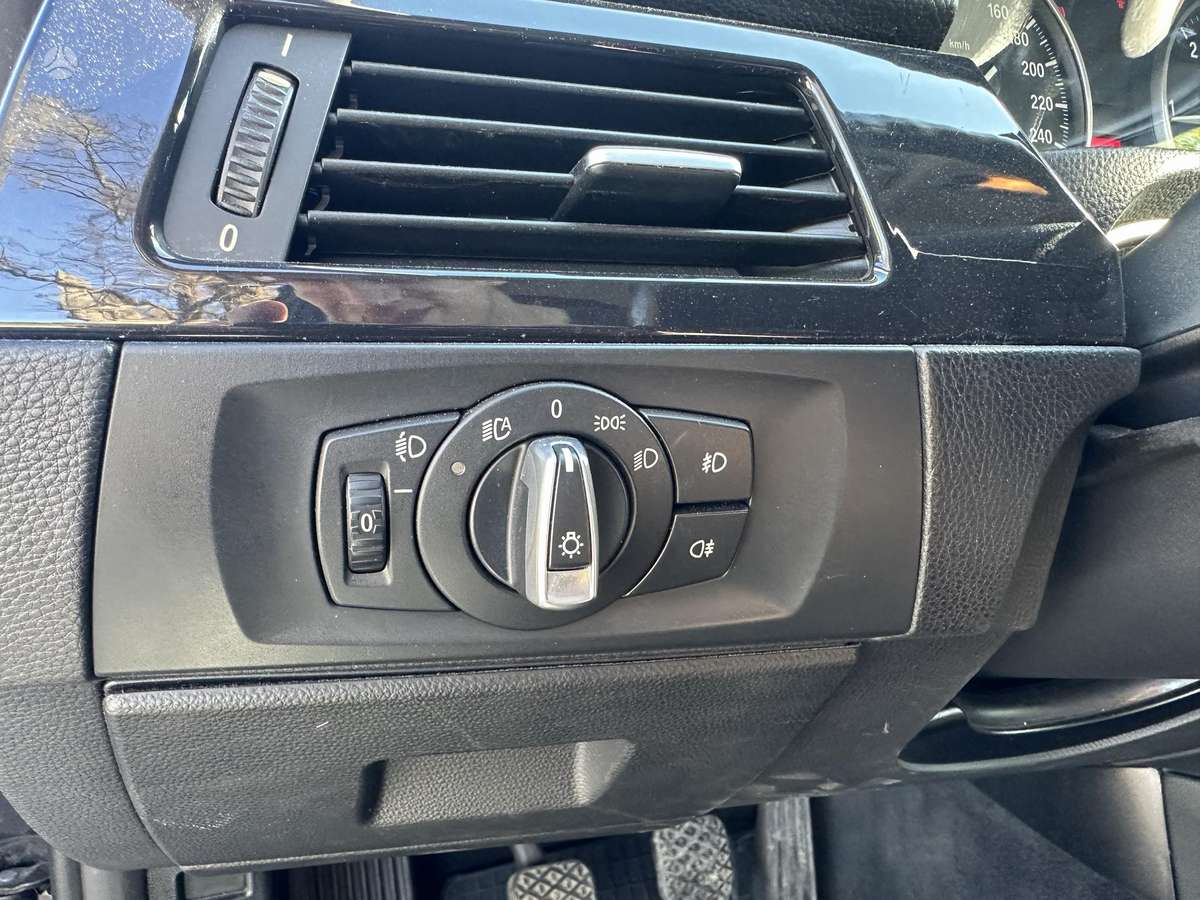 BMW 318 2011 — photo 29