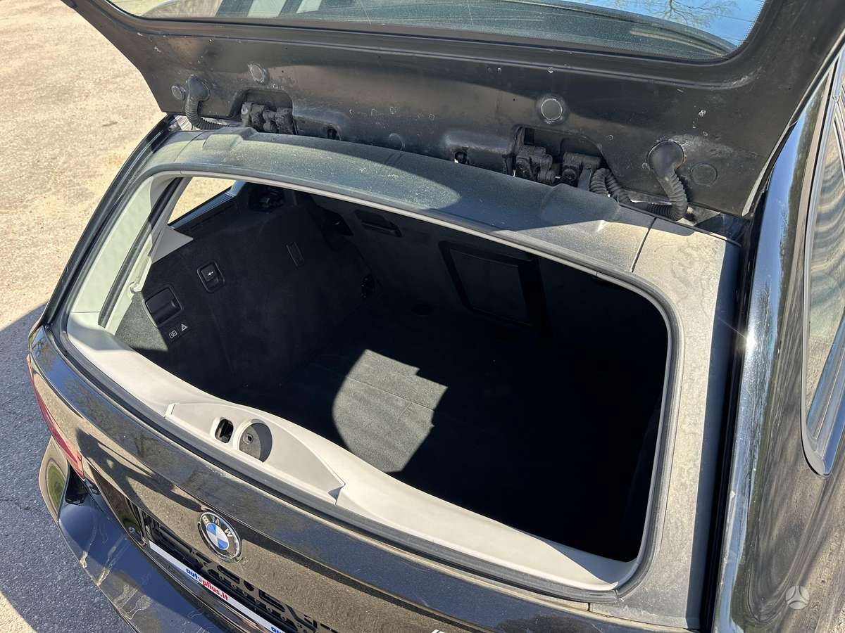 BMW 318 2011 — photo 35