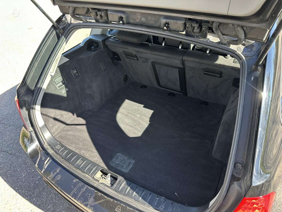 BMW 318 2011 — photo 36