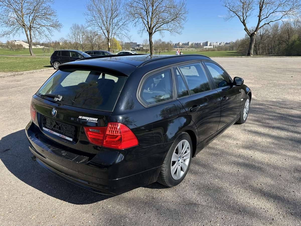 BMW 318 2011 — photo 5