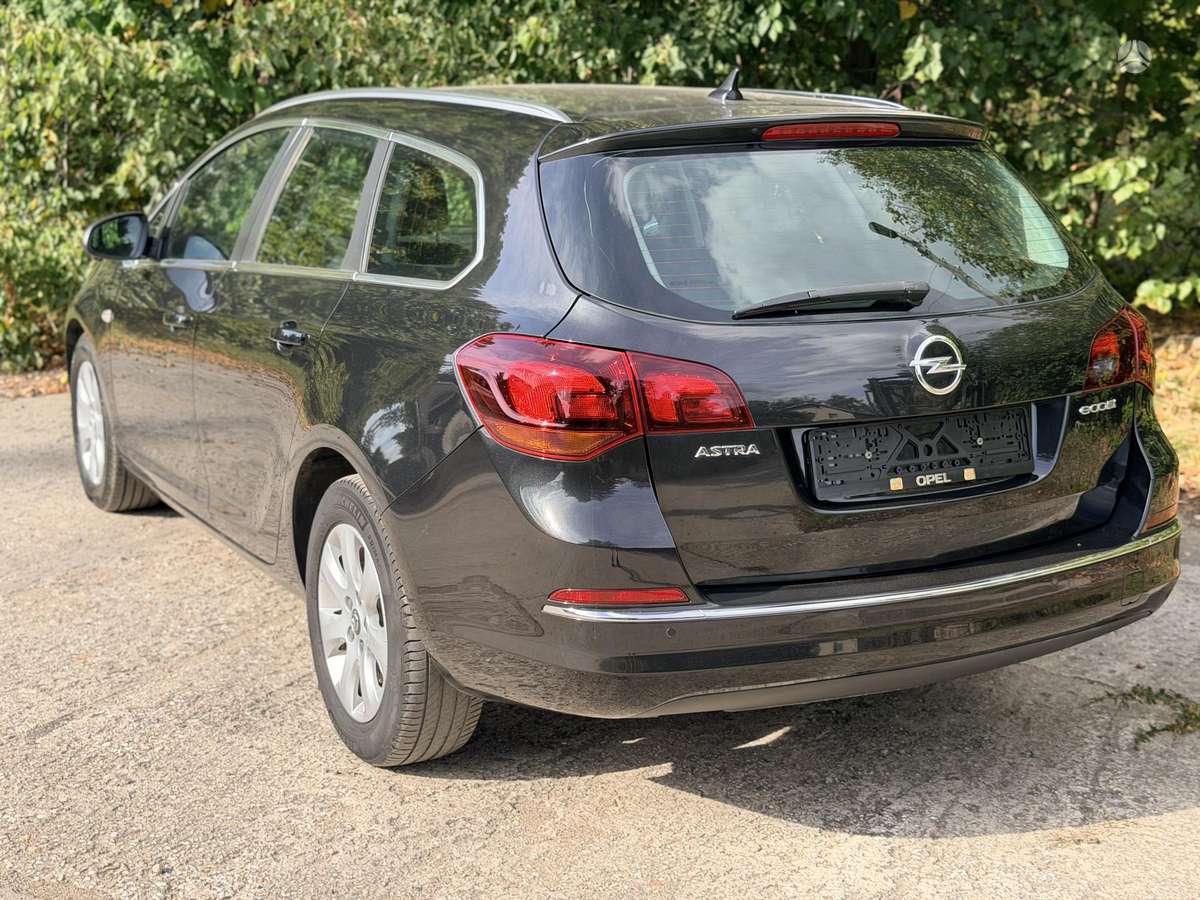 Opel Astra 2014 — photo 10