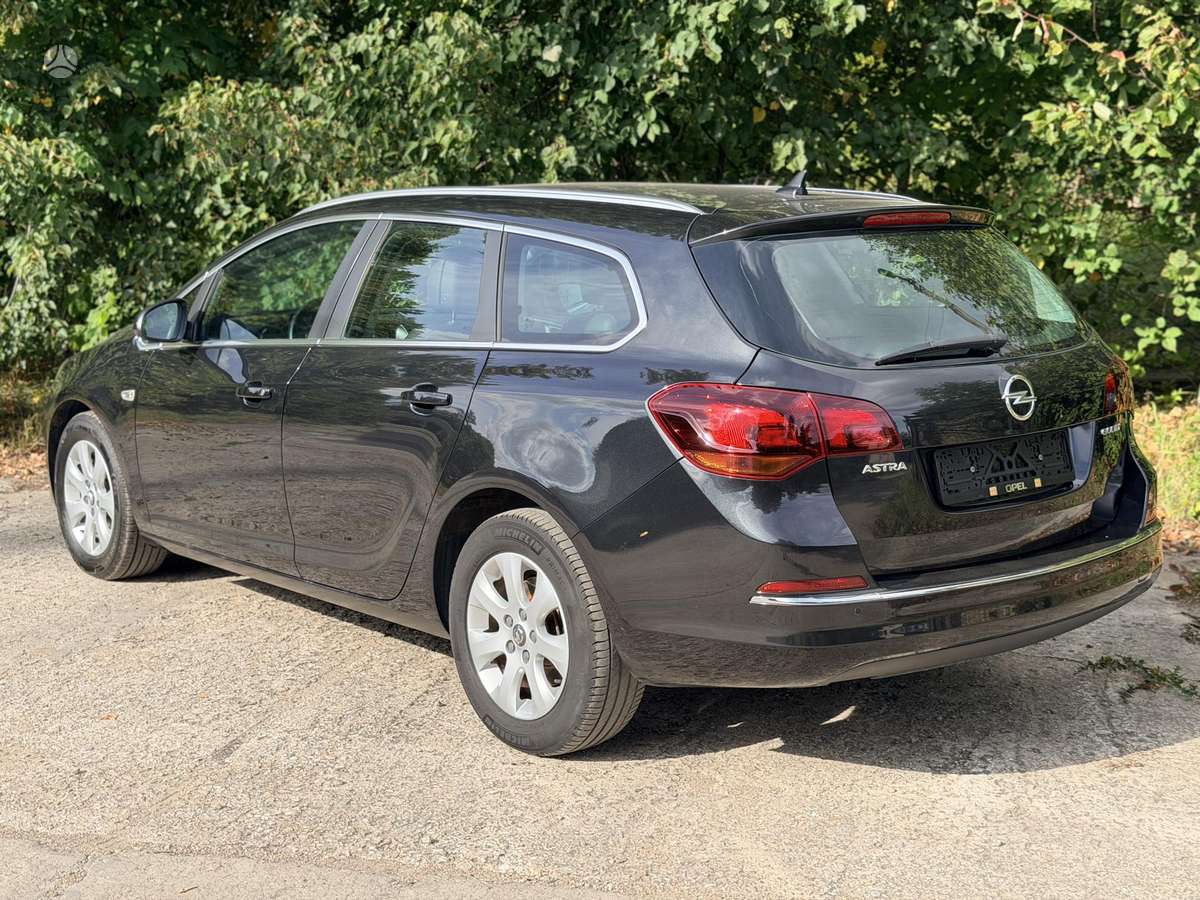 Opel Astra 2014 — photo 11
