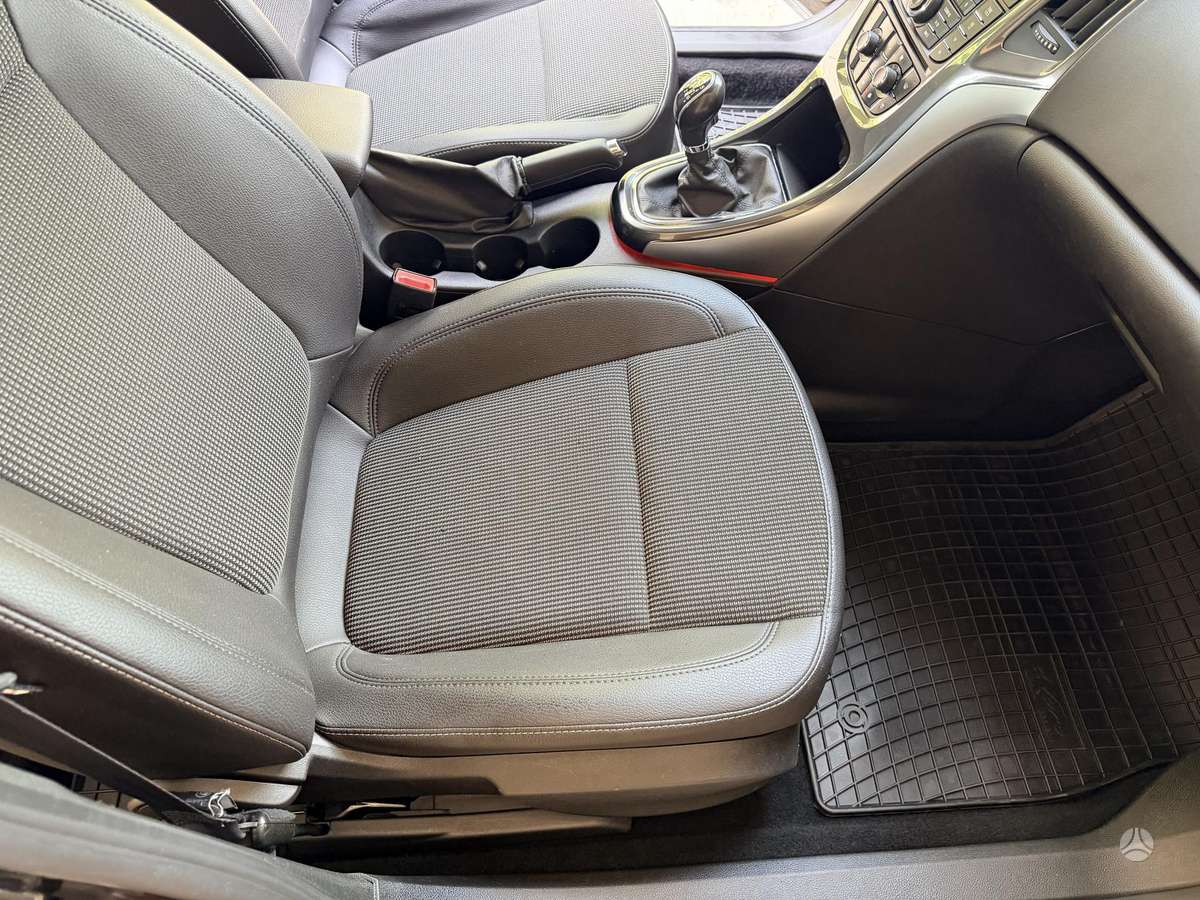 Opel Astra 2014 — photo 15