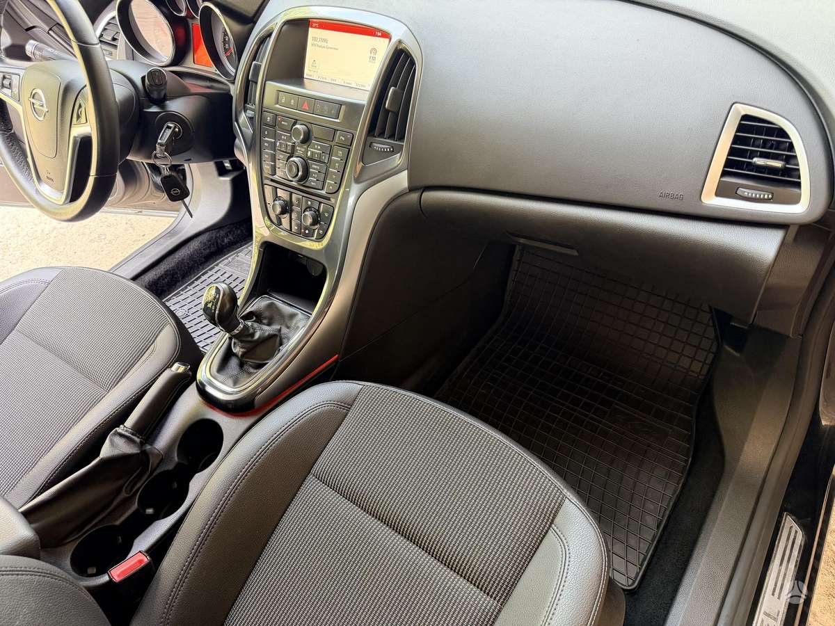 Opel Astra 2014 — photo 16