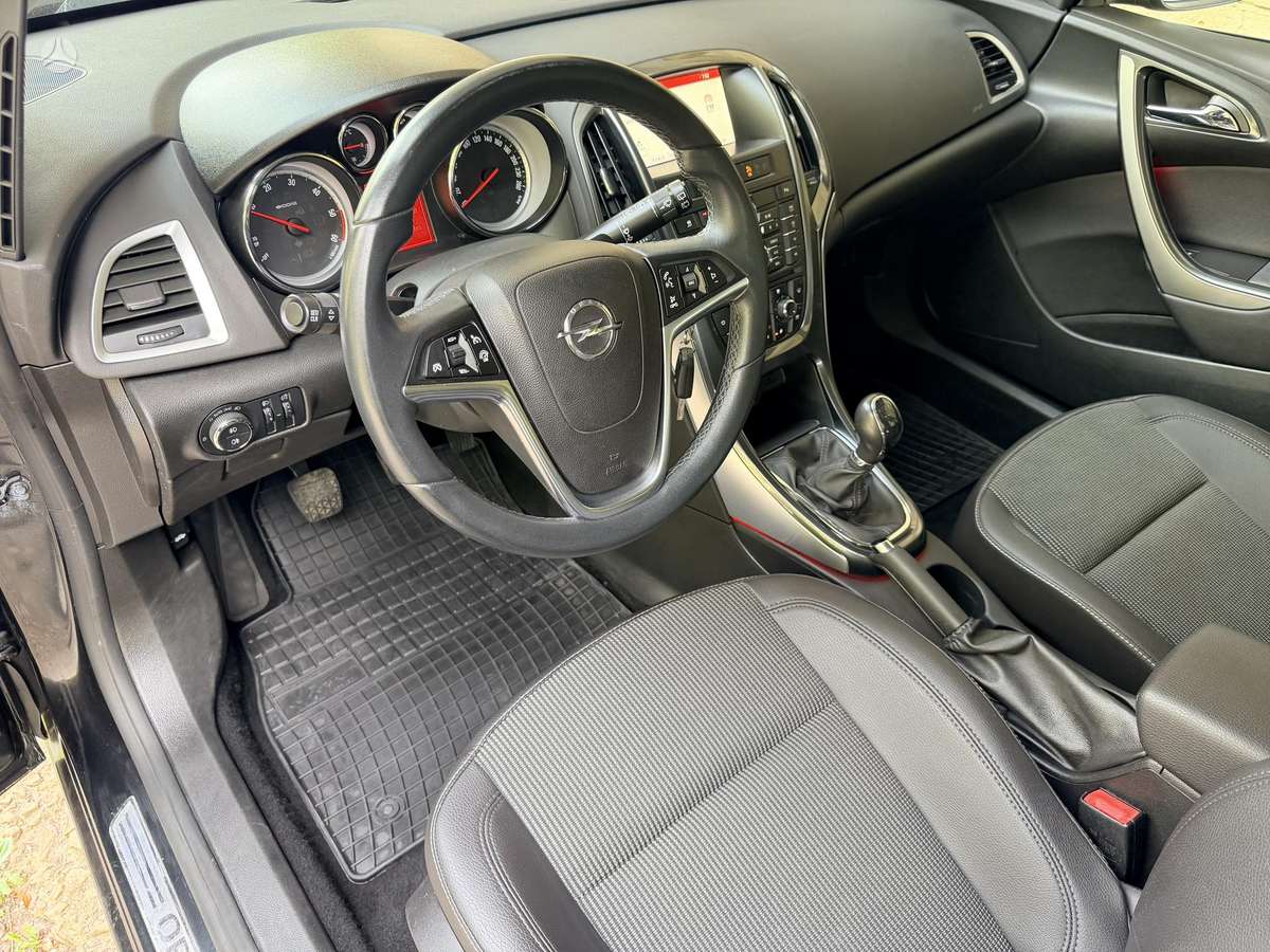 Opel Astra 2014 — photo 21